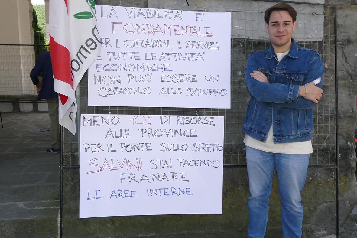 https://www.lanazione.it/image-service/view/acePublic/alias/contentid/ZWQ2ZGI2ZmYtMzg0Zi00/0/frane-e-dissesti-lappello-al-governo-venite-a-vedere-le-strade.jpeg