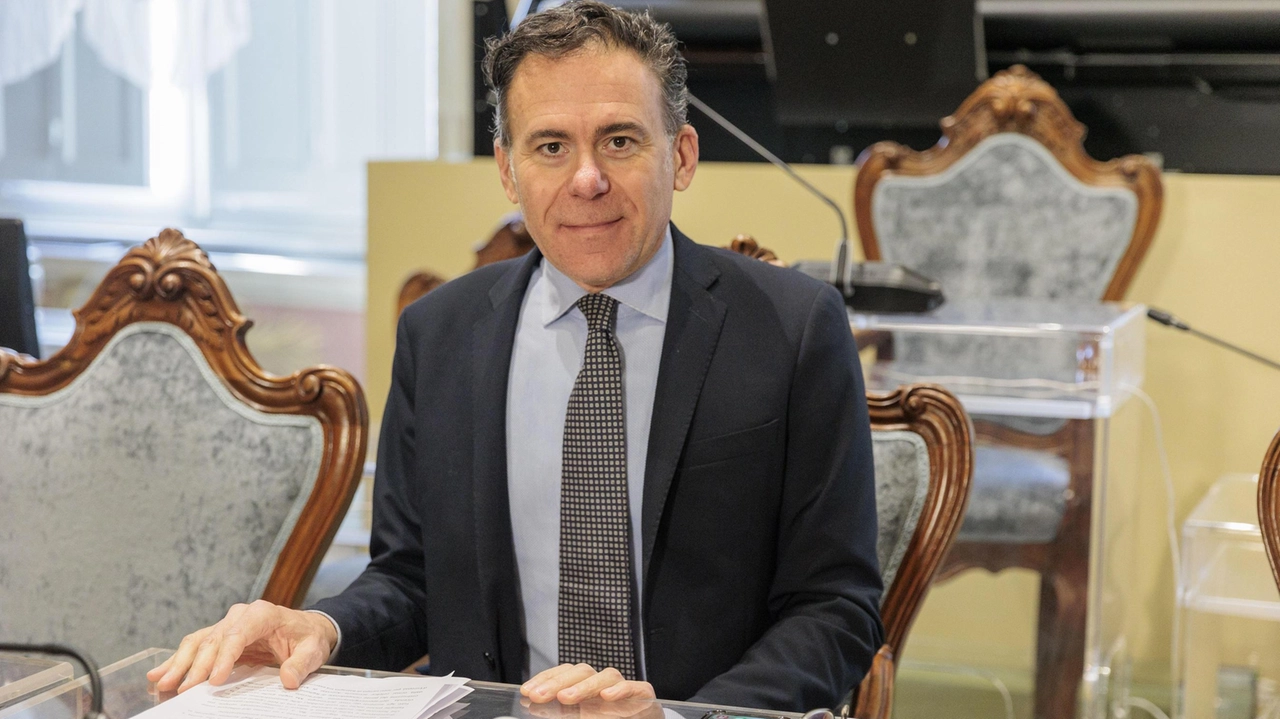 Il sindaco Conti presenta lo schema già approvato in giunta, mentre il via definitivo sarà entro Natale: "Vogliamo mantenere la qualità dei servizi offerti al cittadino". Il sindaco Conti presenta lo schema già approvato in giunta, mentre il via definitivo sarà entro Natale: "Vogliamo mantenere la qualità dei servizi offerti al cittadino".