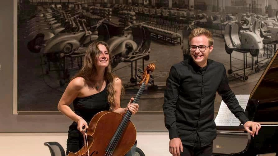 Domani si concluderà la 37° stagione concertistica "I Giovedì Musicali di Sant’Antonio" con il concerto della violoncellista Monica Righi e del pianista Ivan Maliboshka, esibendosi con brani di Schumann, Chopin e Fuchs. Duo vincitore di prestigiosi concorsi, l'evento si terrà all'aperto a Tonfano con ingresso a offerta libera. Domani si concluderà la 37° stagione concertistica "I Giovedì Musicali di Sant’Antonio" con il concerto della violoncellista Monica Righi e del pianista Ivan Maliboshka, esibendosi con brani di Schumann, Chopin e Fuchs. Duo vincitore di prestigiosi concorsi, l'evento si terrà all'aperto a Tonfano con ingresso a offerta libera.
