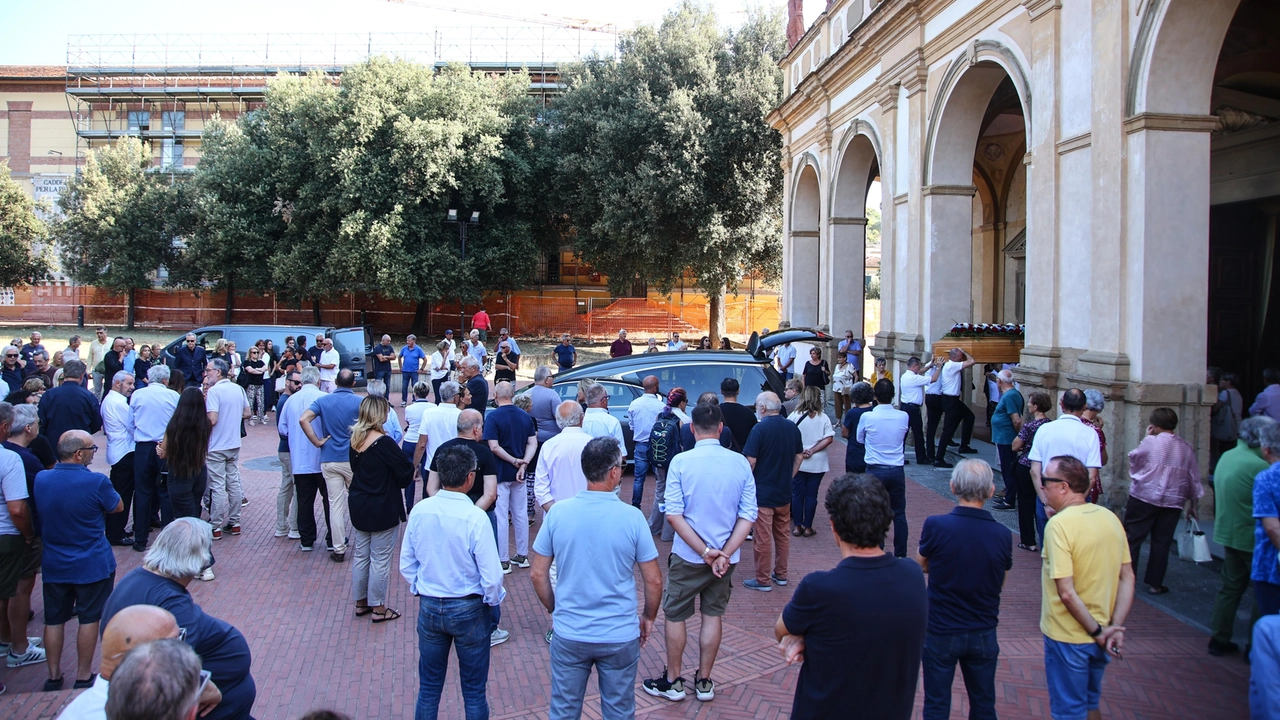 I funerali di Mauro Fioravanti nella chiesa di Santa Verdiana a Castelfiorentino (Gasperini / Fotocronache Germogli) I funerali di Mauro Fioravanti nella chiesa di Santa Verdiana a Castelfiorentino (Gasperini / Fotocronache Germogli)