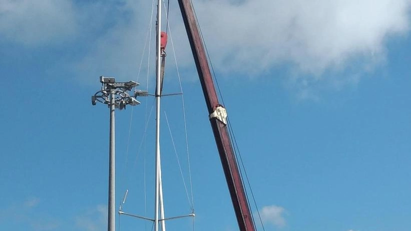 Dopo due anni, la barca a vela coinvolta in una tragedia marittima a Monte Argentario è stata finalmente rimossa, suscitando polemiche sulle norme di sicurezza in mare. Dopo due anni, la barca a vela coinvolta in una tragedia marittima a Monte Argentario è stata finalmente rimossa, suscitando polemiche sulle norme di sicurezza in mare.