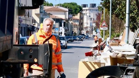 E’ in corso da lunedì il ritiro dei rifiuti alluvionati nelle strade di Empoli E’ in corso da lunedì il ritiro dei rifiuti alluvionati nelle strade di Empoli