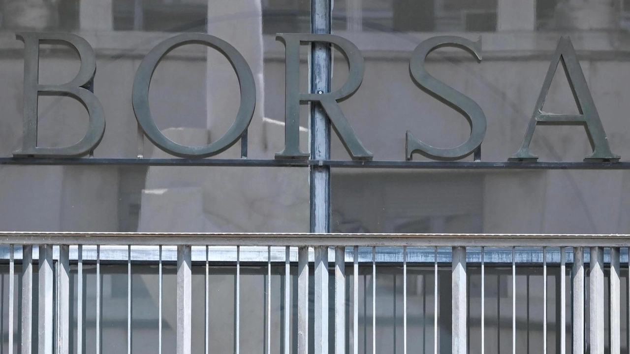 L'indice Ftse Mib sale a 35.232 punti