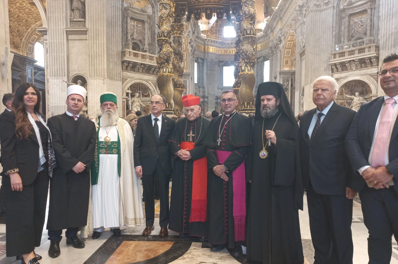 L'arcivescovo Gambelli e il cardinale Simoni con la delegazione albanese