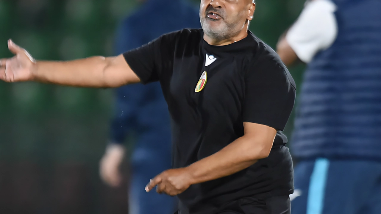 L’allenatore Fabio Liverani L’allenatore Fabio Liverani