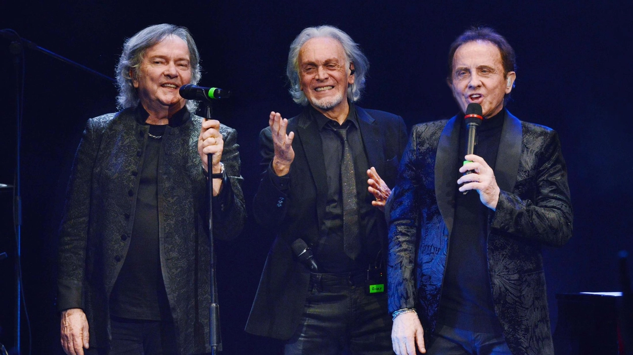 Red Canzian, Riccardo Fogli e Roby Facchinetti, i Pooh con Dodi Battaglia Red Canzian, Riccardo Fogli e Roby Facchinetti, i Pooh con Dodi Battaglia