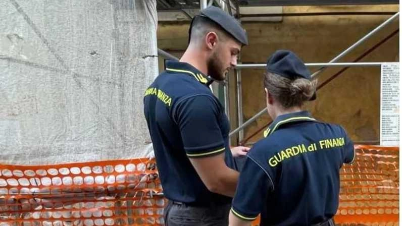 L’indagine è partita dalla Guardia di finanza di Pisa e ha consentito di scoprire un’altra maxi frode sul bonus facciate da 506mila euro di crediti d’imposta fittizi, ottenuti anche per lavori mai effettuati su immobili a Lucca L’indagine è partita dalla Guardia di finanza di Pisa e ha consentito di scoprire un’altra maxi frode sul bonus facciate da 506mila euro di crediti d’imposta fittizi, ottenuti anche per lavori mai effettuati su immobili a Lucca