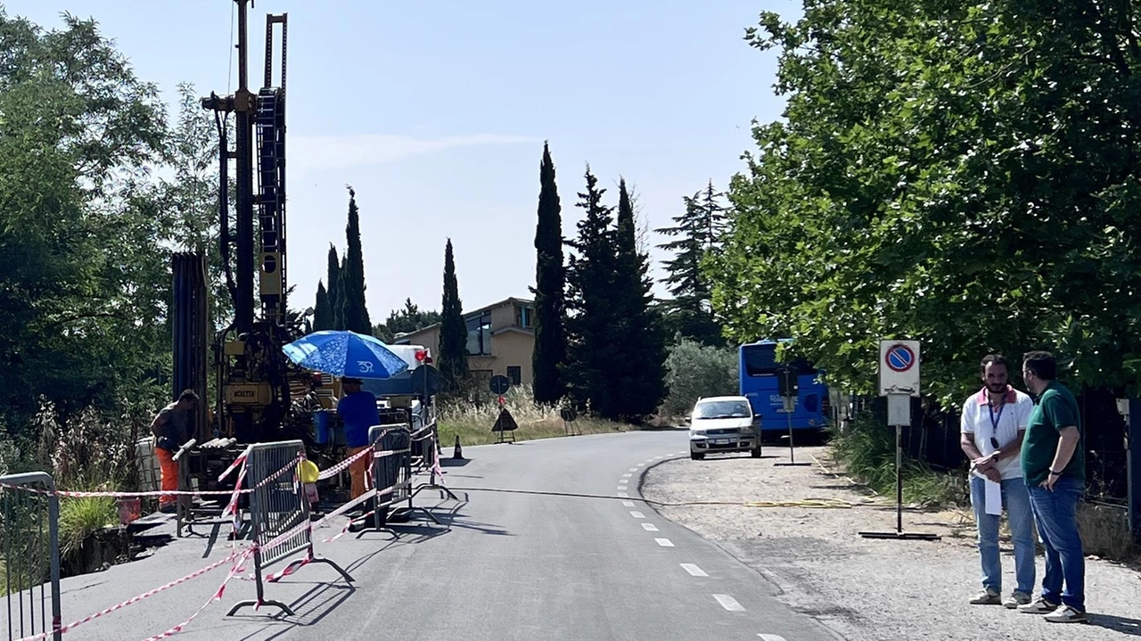 La prima settimana di luglio partirà il cantiere per il ripristino della via Montelupo dopo la frana del marzo scorso La prima settimana di luglio partirà il cantiere per il ripristino della via Montelupo dopo la frana del marzo scorso