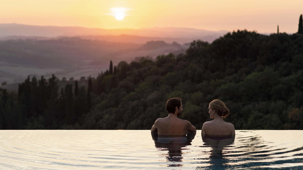 Il panorama visto dalla piscina a sfioro all’interno del resort: la struttura è destinata a crescere ancora Il panorama visto dalla piscina a sfioro all’interno del resort: la struttura è destinata a crescere ancora