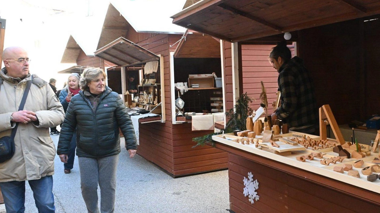 Il mercatino di Natale che quest’anno cambia location e va in piazza S. Francesco Il mercatino di Natale che quest’anno cambia location e va in piazza S. Francesco