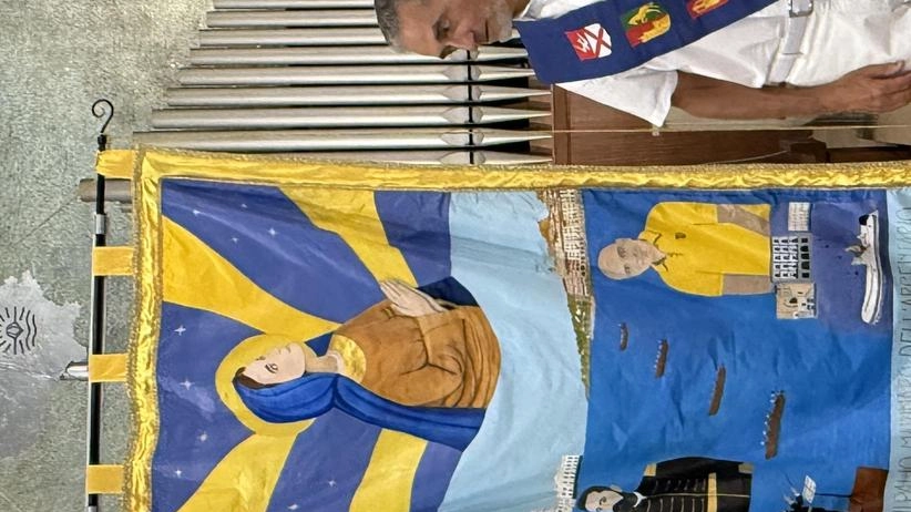 Palio marinaro, il drappo: "Dedicato ai due Fanciulli. Renzo e Francesco"