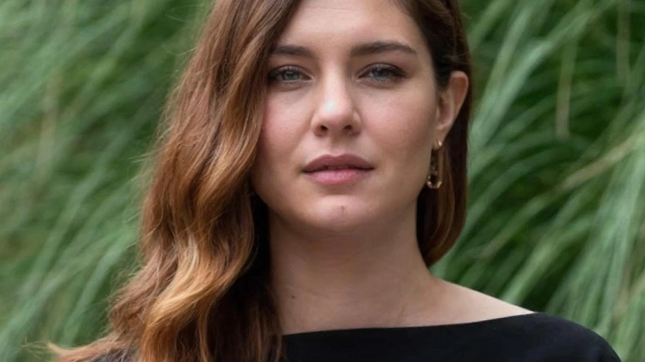 L'attrice Vittoria Puccini è protagonista a San Casciano dei Bagni in un confronto con la giornalista Paola Jacobbi, raccontando la sua carriera e il suo impegno sociale. L'attrice Vittoria Puccini è protagonista a San Casciano dei Bagni in un confronto con la giornalista Paola Jacobbi, raccontando la sua carriera e il suo impegno sociale.