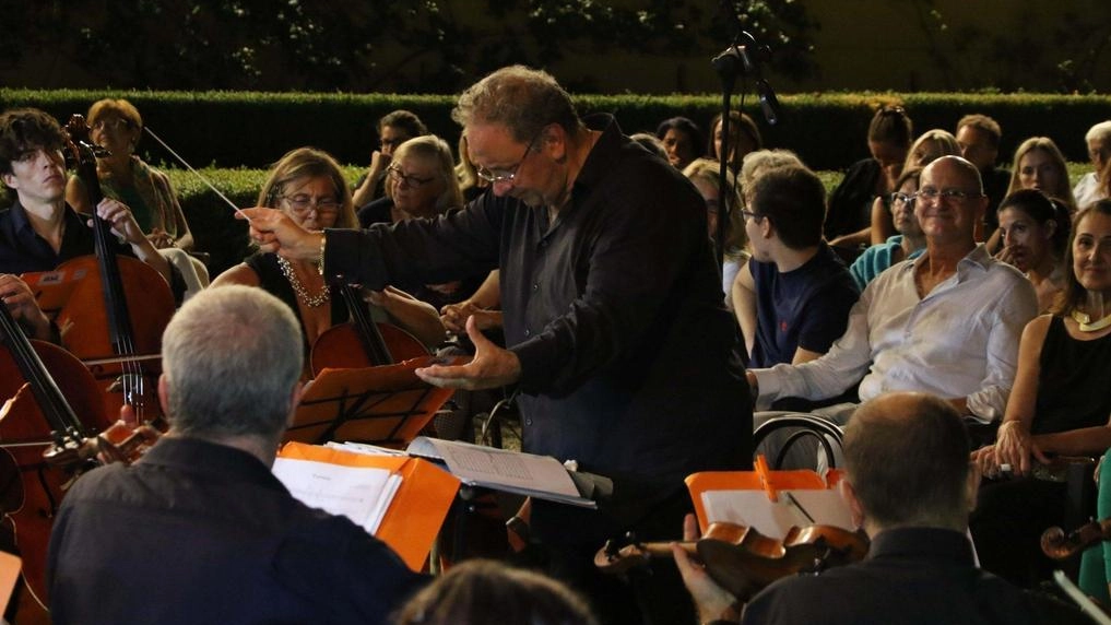 L’Orchestra da Camera fiorentina diretta da Lanzetta omaggia Morricone