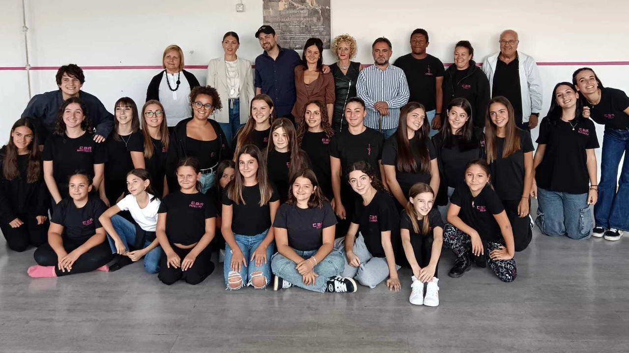 Il team di Clacsonbeauty che ha vinto il primo premio al concorso. internazionale Il team di Clacsonbeauty che ha vinto il primo premio al concorso. internazionale