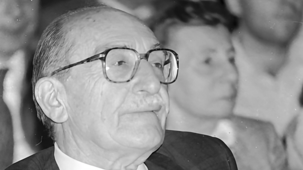 Paolo Emilio Poesio era docente nella scuola di recitazione di via Laura a Firenze e critico teatrale per La Nazione Paolo Emilio Poesio era docente nella scuola di recitazione di via Laura a Firenze e critico teatrale per La Nazione