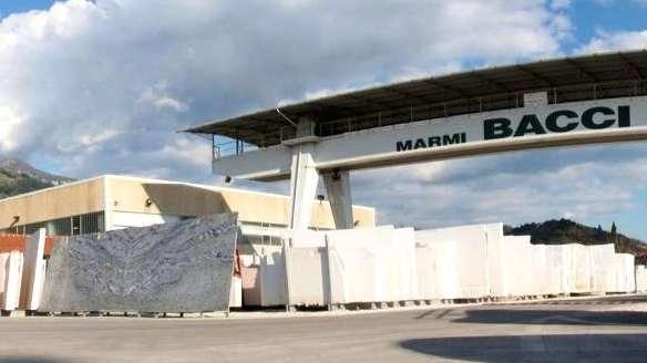 Il piazzale della ’Bacci Marmi’ a Vallecchia di Pietrasanta dove è avvenuto l’incidente Il piazzale della ’Bacci Marmi’ a Vallecchia di Pietrasanta dove è avvenuto l’incidente