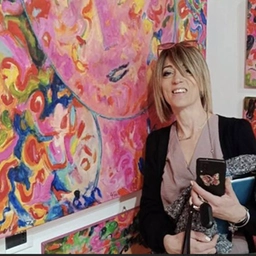 Studenti a scuola di arte tra le opere del borgo di Marcena