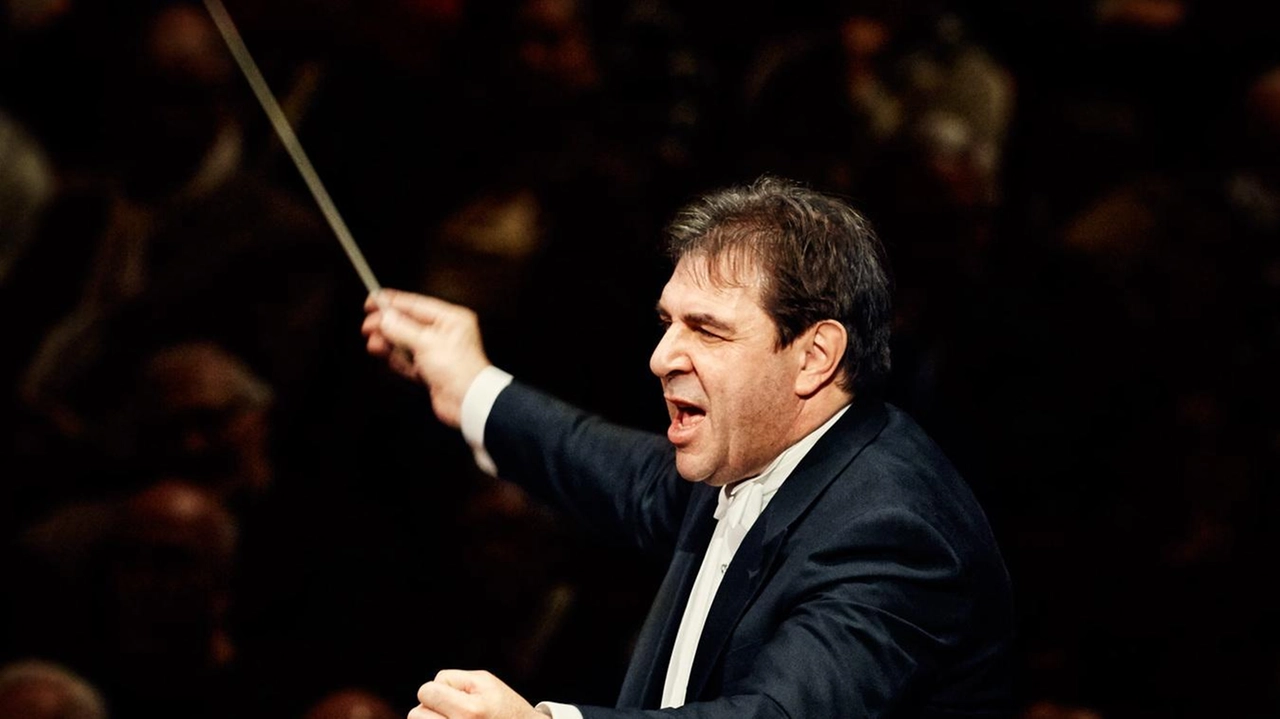 Il maestro aveva lasciato il Maggio a fine 2024 annunciando di tornare nella sua città d’origine. Il sindaco Sala si era esposto: "Ortombina in ticket" ma al Cda hanno votato Myung-Whun Chung. Il maestro aveva lasciato il Maggio a fine 2024 annunciando di tornare nella sua città d’origine. Il sindaco Sala si era esposto: "Ortombina in ticket" ma al Cda hanno votato Myung-Whun Chung.