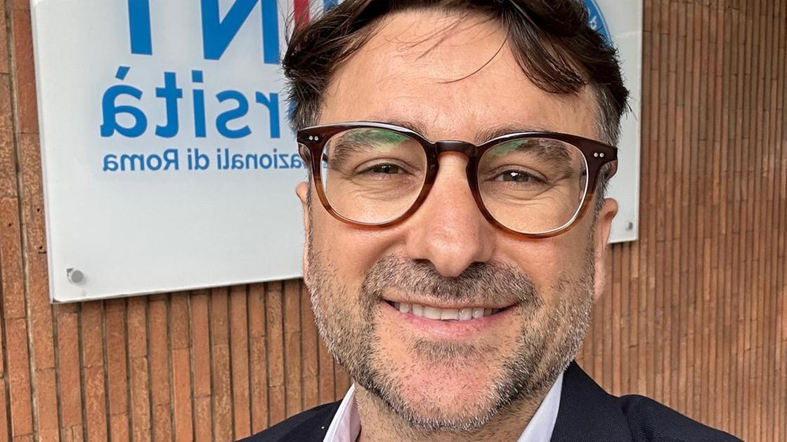 trova portafogli in strada tenta di restituirlo ma viene controllato da Lanazione.it trova portafogli in strada tenta di restituirlo ma viene controllato