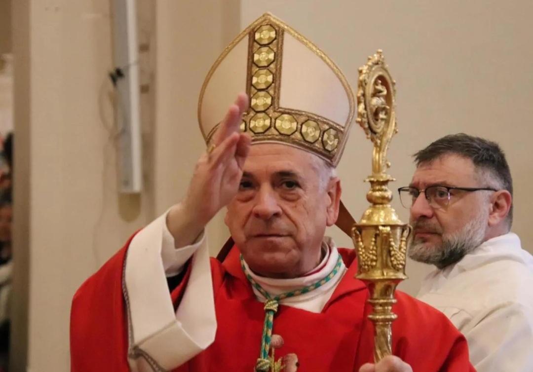 https://www.lanazione.it/image-service/view/acePublic/alias/contentid/ZWUyMzBkYmItMGIyNC00/0/cerimonia-allinsaputa-del-vescovo-ferita-la-comunione-ecclesiale.jpeg