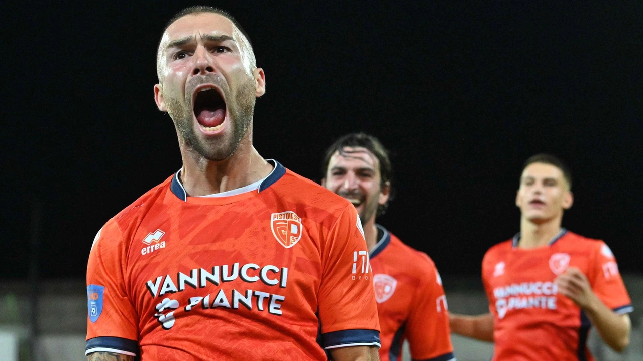 L’esultanza di Federico Russo dopo il gol del 2-1 (Castellani)