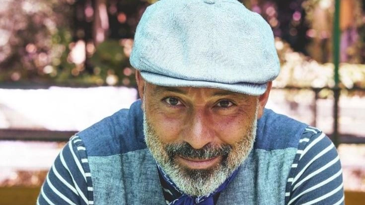 Alioscia Taccola, proprietario del negozio di Easy Shop all’angolo tra via Garibaldi e via Ugo Foscolo
