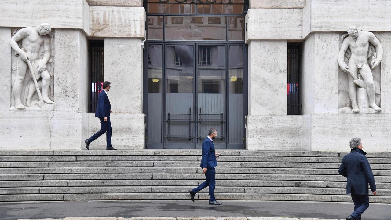 L'indice Ftse Mib sale a 41.979 punti