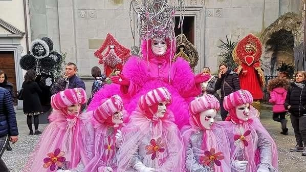 Da Rigutino ai Figli di Bocco, le sfilate e gli eventi. Travestimenti e feste impazzano in ogni comune Da Rigutino ai Figli di Bocco, le sfilate e gli eventi. Travestimenti e feste impazzano in ogni comune