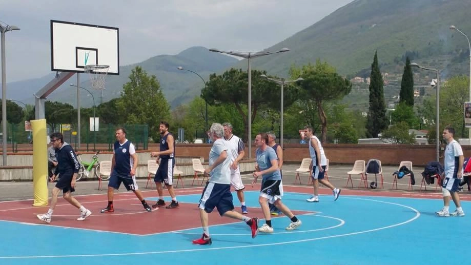 ll playground del Serraglio è dedicato alla memoria di «Yoghi» Giuntoni e alla sua grande passione per la pallacanestro ll playground del Serraglio è dedicato alla memoria di «Yoghi» Giuntoni e alla sua grande passione per la pallacanestro