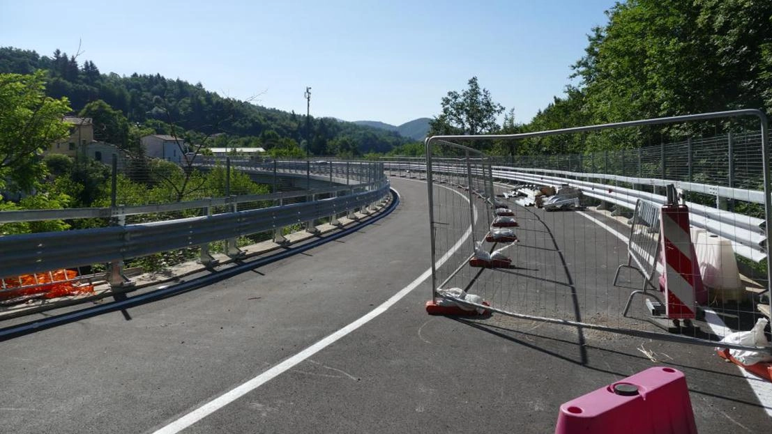 Cantiere aperto e lavori ancora in corso al Ponte Maresca Cantiere aperto e lavori ancora in corso al Ponte Maresca