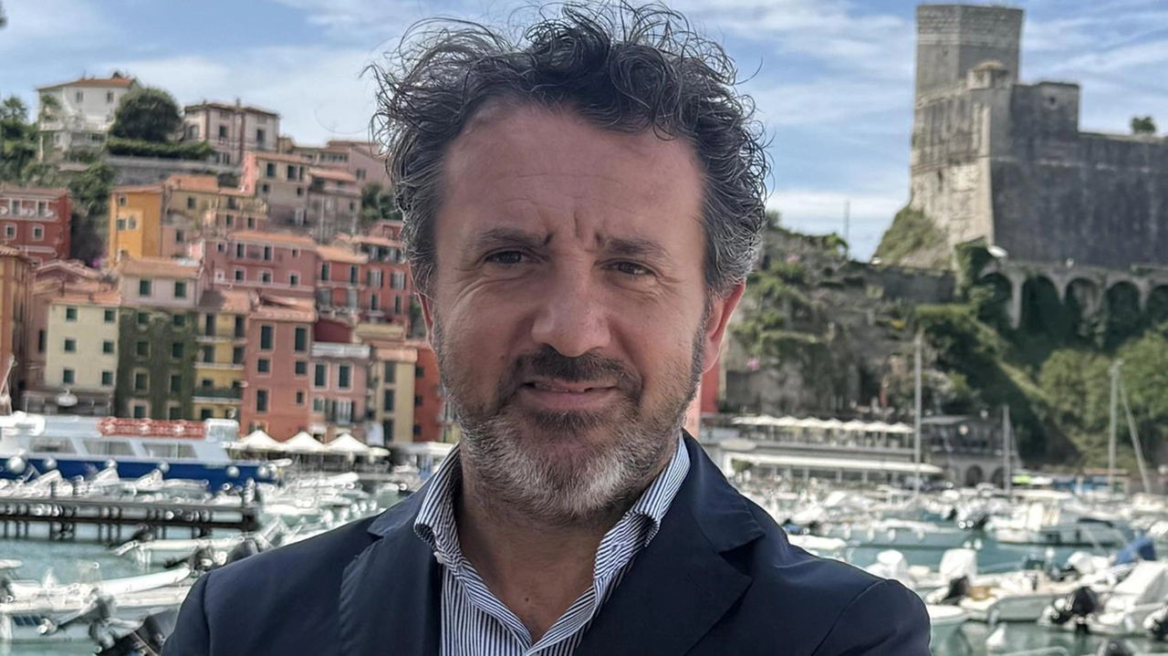 Il vicesindaco di Lerici, nonché assessore ai lavori pubblici, Marco Russo illustra il progetto del nuovo asilo Il vicesindaco di Lerici, nonché assessore ai lavori pubblici, Marco Russo illustra il progetto del nuovo asilo
