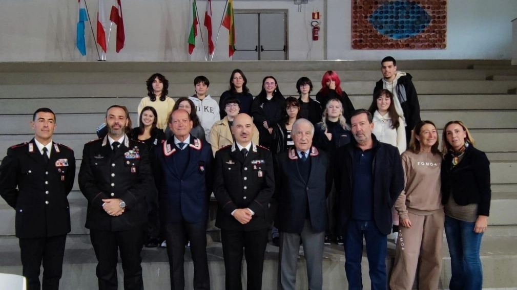 L'incontro dei carabinieri con gli studenti del Cardarelli L'incontro dei carabinieri con gli studenti del Cardarelli