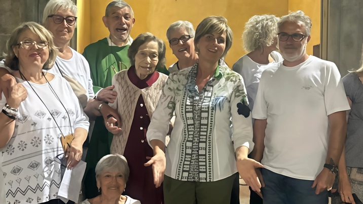 Ida e Ascanio con Erica Mazzetti e padre Savino alla Badia