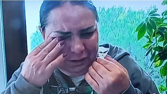 La madre sviene per il dolore. "Denisa non aveva mai paura, cosa hanno fatto a mia figlia?” La madre sviene per il dolore. "Denisa non aveva mai paura, cosa hanno fatto a mia figlia?”