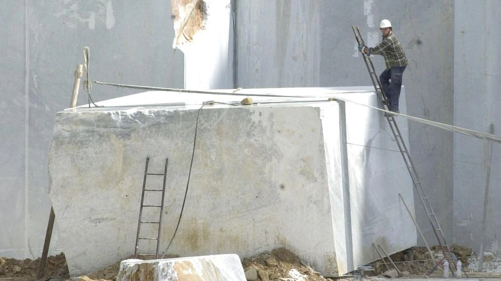 Otto giovani ingegneri minerari sono stati chiamati a studiare le varie forme di applicazione del marmo con uno stage del politecnico di Torino. organizzato insieme alla Fondazione marmo
