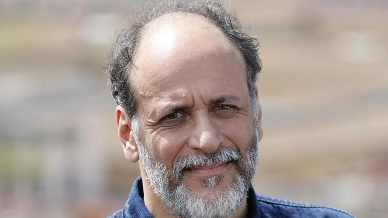 Il film "Diciannove" di Giovanni Tortorici, prodotto da Luca Guadagnino, racconta la storia di Leonardo, un ragazzo di diciannove anni in cerca di sé stesso tra Palermo, Londra, Siena e Torino. Un'opera che riflette le esperienze autobiografiche del regista e esplora il percorso di un giovane studente alla ricerca di autenticità. Il film "Diciannove" di Giovanni Tortorici, prodotto da Luca Guadagnino, racconta la storia di Leonardo, un ragazzo di diciannove anni in cerca di sé stesso tra Palermo, Londra, Siena e Torino. Un'opera che riflette le esperienze autobiografiche del regista e esplora il percorso di un giovane studente alla ricerca di autenticità.
