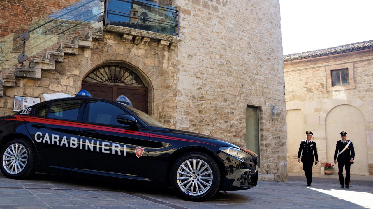 Indagini dei carabinieri. avviate dopo la denuncia della vittima Versamenti su carte prepagate Indagini dei carabinieri. avviate dopo la denuncia della vittima Versamenti su carte prepagate