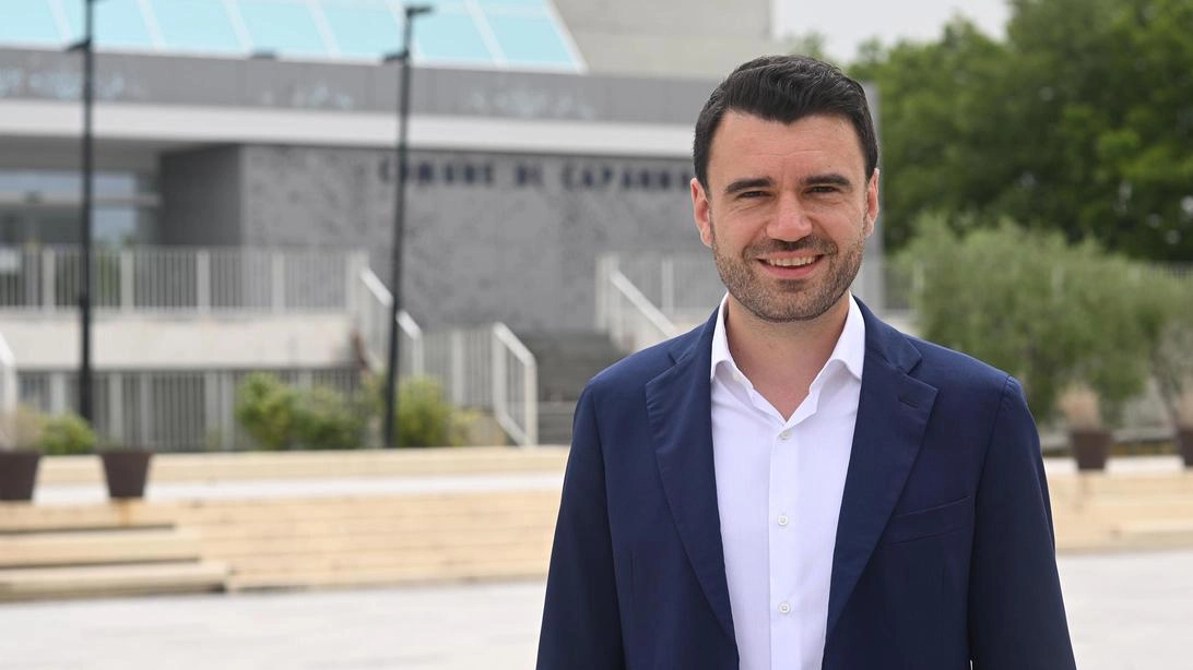 «L’esigenza di mettere in sicurezza l’incrocio tra la via di Sottomonte e via di Ponte Strada – afferma il sindaco Del Chiaro – è emersa da tempo e adesso siamo in grado di farlo» «L’esigenza di mettere in sicurezza l’incrocio tra la via di Sottomonte e via di Ponte Strada – afferma il sindaco Del Chiaro – è emersa da tempo e adesso siamo in grado di farlo»