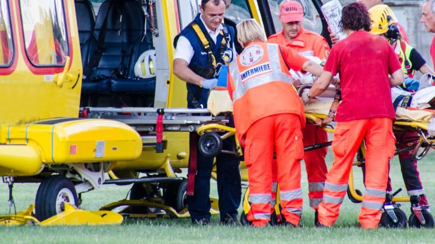 I due incidenti sono avvenuti a pochi minuti di distanza ed hanno richiesto l’intervento dell’elisoccorso Pegaso che ha portato entrambi gli anziani in codice rosso all’ospedale Careggi di Firenze pere le cure