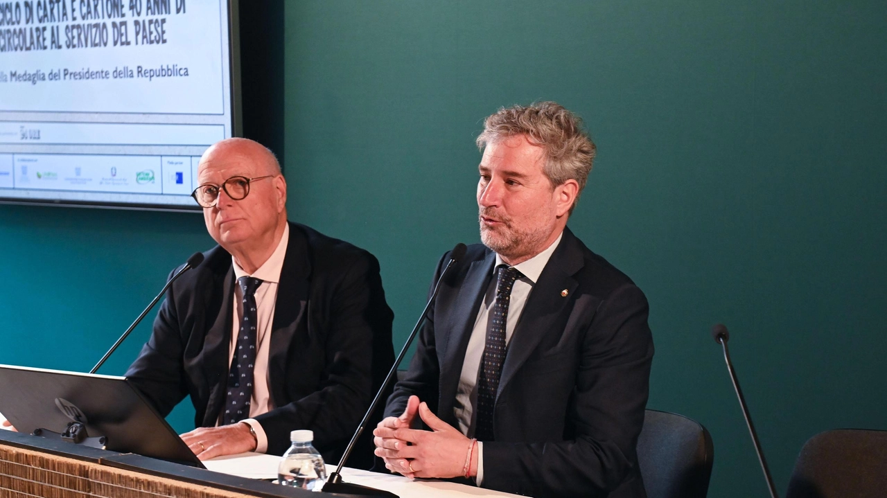 Il sindaco, Mario Pardini, durante il suo intervento all’inaugurazione ieri mattina della “Paper Week“