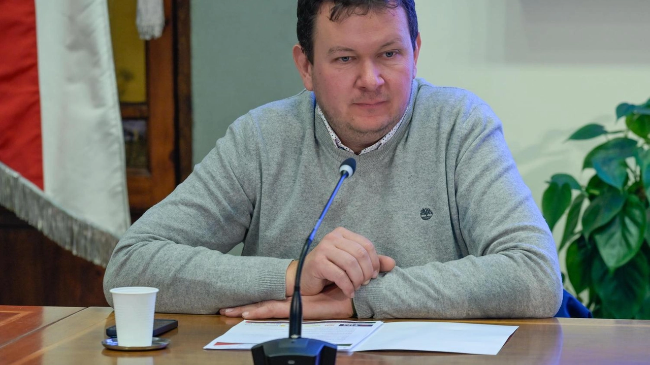 Gabriele Bacci, sindaco di Abetone Cutigliano: «L’importo coprirà le zone più disastrate della strada» Gabriele Bacci, sindaco di Abetone Cutigliano: «L’importo coprirà le zone più disastrate della strada»