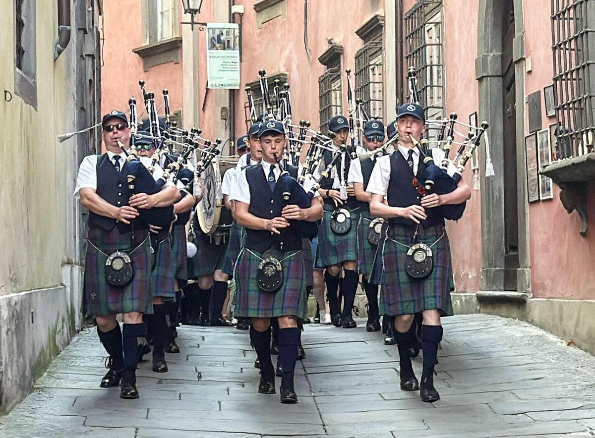 musica e tradizioni un angolo di scozia anche alla rsa belvedere