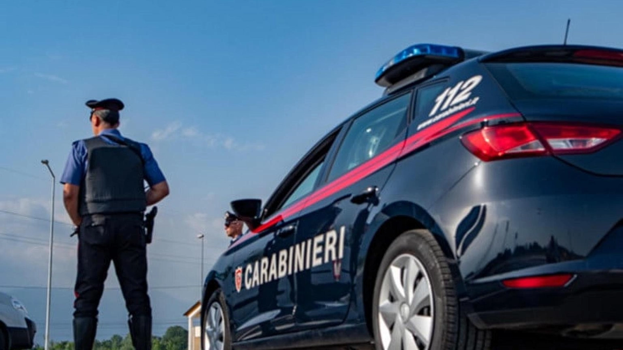 Omicida in fuga, avrebbe usato un'accetta Omicida in fuga, avrebbe usato un'accetta