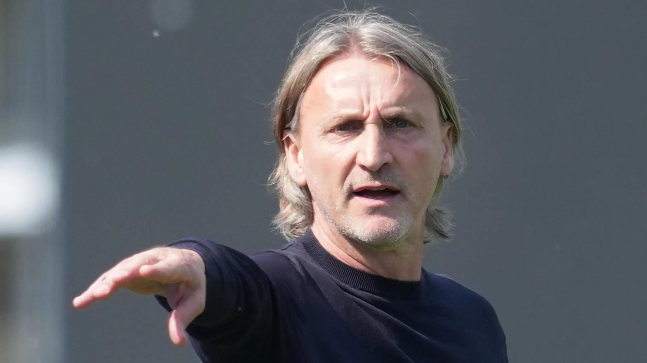 Il valzer delle panchine in Serie A continua senza sosta, raggiungendo quota dodici nuovi allenatori. Tra questi, ci sono alcuni... Il valzer delle panchine in Serie A continua senza sosta, raggiungendo quota dodici nuovi allenatori. Tra questi, ci sono alcuni...