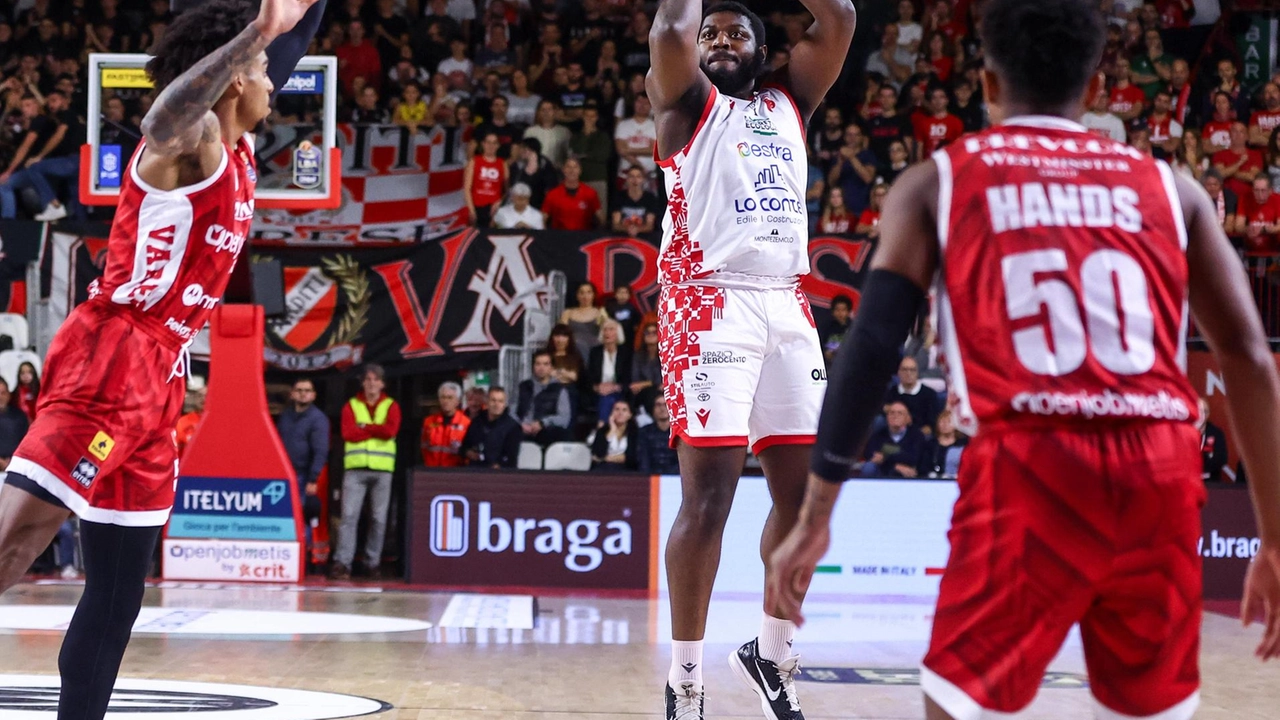 Eric Paschall è stato scelto dai Golden State Warriors con la scelta numero 41 nel corso dell’Nba Draft del 2019. In America ha giocato anche con gli Utah Jazz Eric Paschall è stato scelto dai Golden State Warriors con la scelta numero 41 nel corso dell’Nba Draft del 2019. In America ha giocato anche con gli Utah Jazz