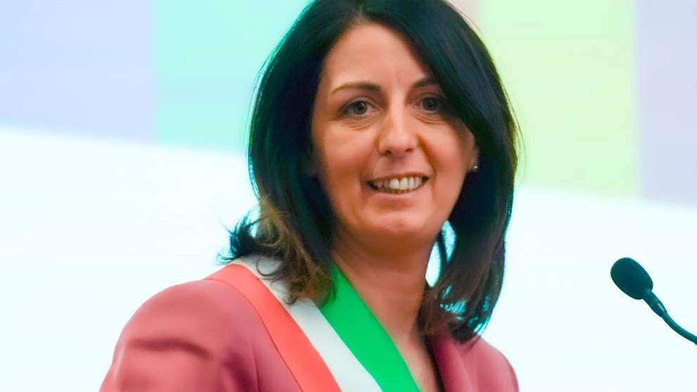 Dopo giorni di roventi polemiche la sindaca di Barga, Caterina Campani, spenge le critiche su Piazza Pascoli: «Sarà come da tempo chiede che la vive davvero» Dopo giorni di roventi polemiche la sindaca di Barga, Caterina Campani, spenge le critiche su Piazza Pascoli: «Sarà come da tempo chiede che la vive davvero»