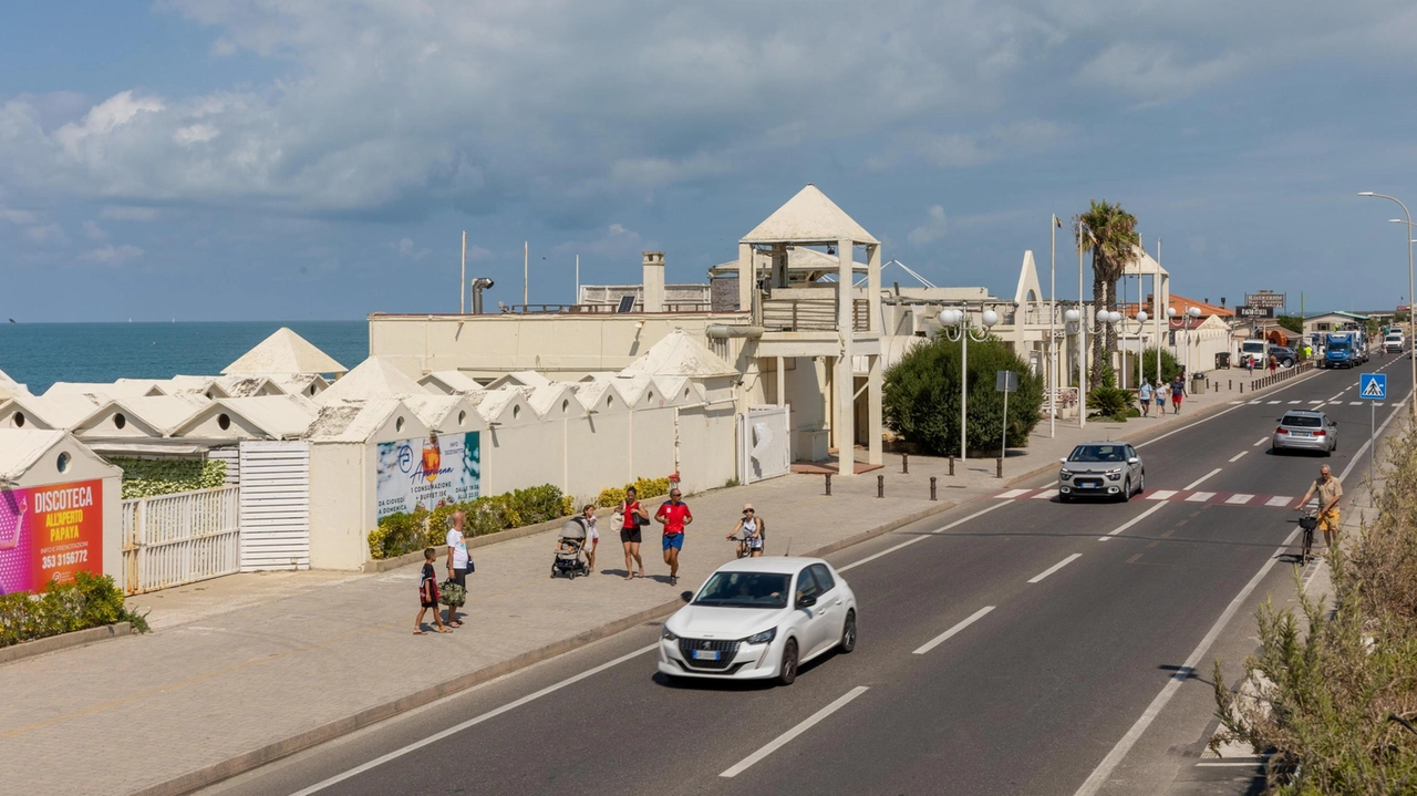 La brutale aggressione è avvenuta nei pressi dell’entrata del locale sul lungomare di Marina di Pisa La brutale aggressione è avvenuta nei pressi dell’entrata del locale sul lungomare di Marina di Pisa
