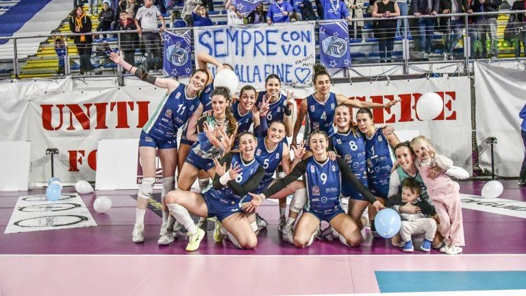 La Pallavolo Castelfranco saluta il suo pubblico La Pallavolo Castelfranco saluta il suo pubblico