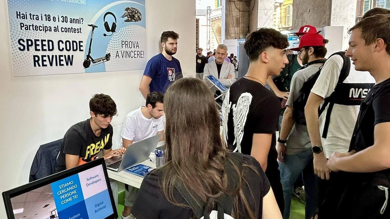 Lo stand di Td Group Italia dove si cercano ragazzi con meno di 30 anni, premiazione il 13 ottobre Lo stand di Td Group Italia dove si cercano ragazzi con meno di 30 anni, premiazione il 13 ottobre