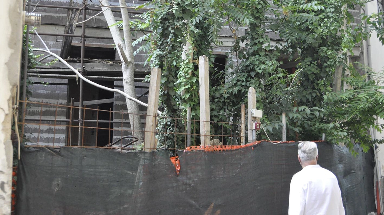 Il cantiere di via Dietro Le Mura finito nel mirino di Fratelli d’Italia che interviene su temi di attualità che riguardano il centro